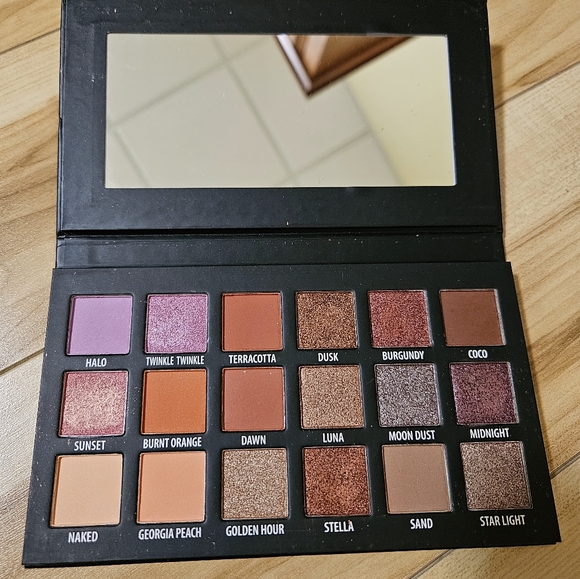 KAB Cosmetics Day and Night Palette - Picture 2 of 3